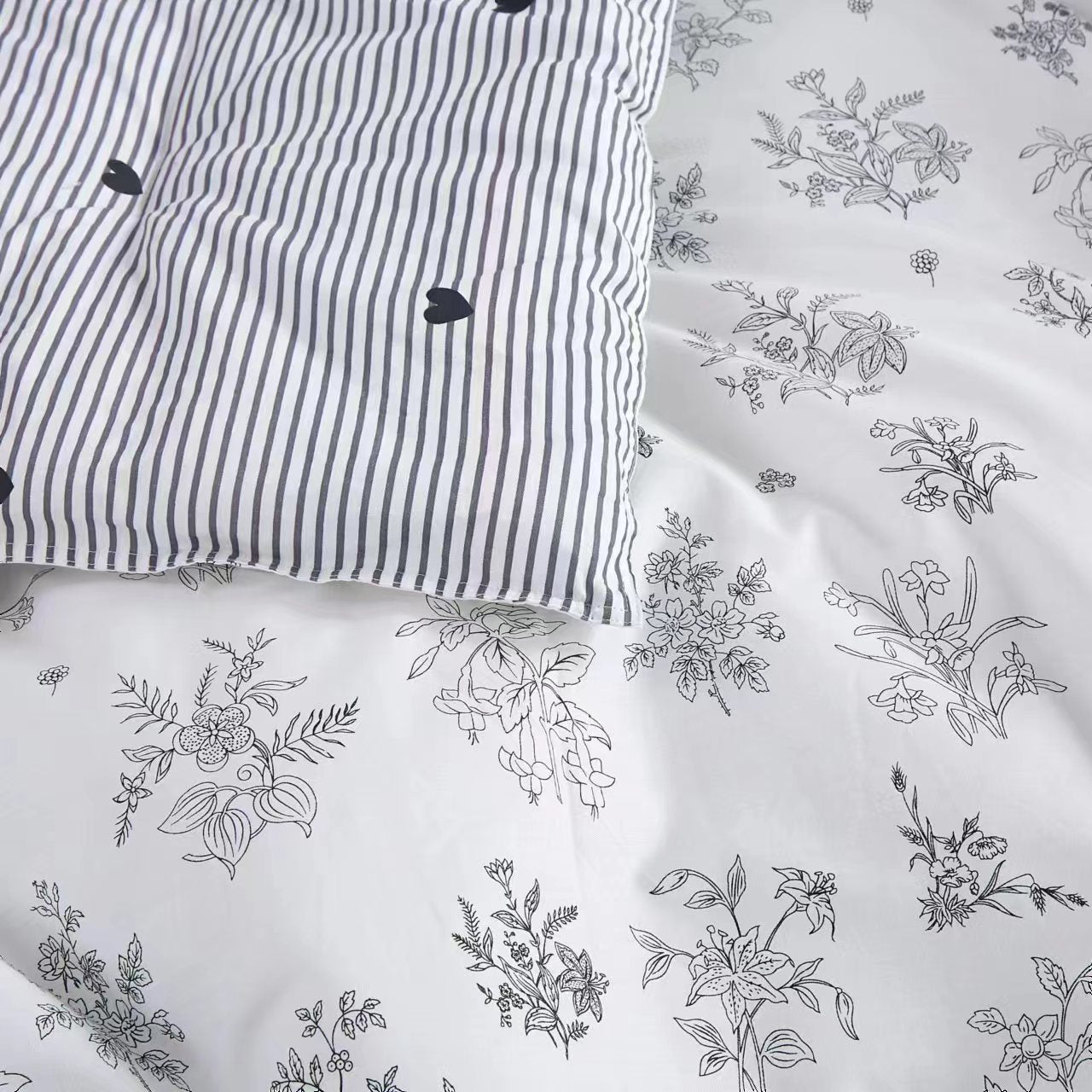 Parsley Black/White Floral Reversible 100% Cotton Comforter Set